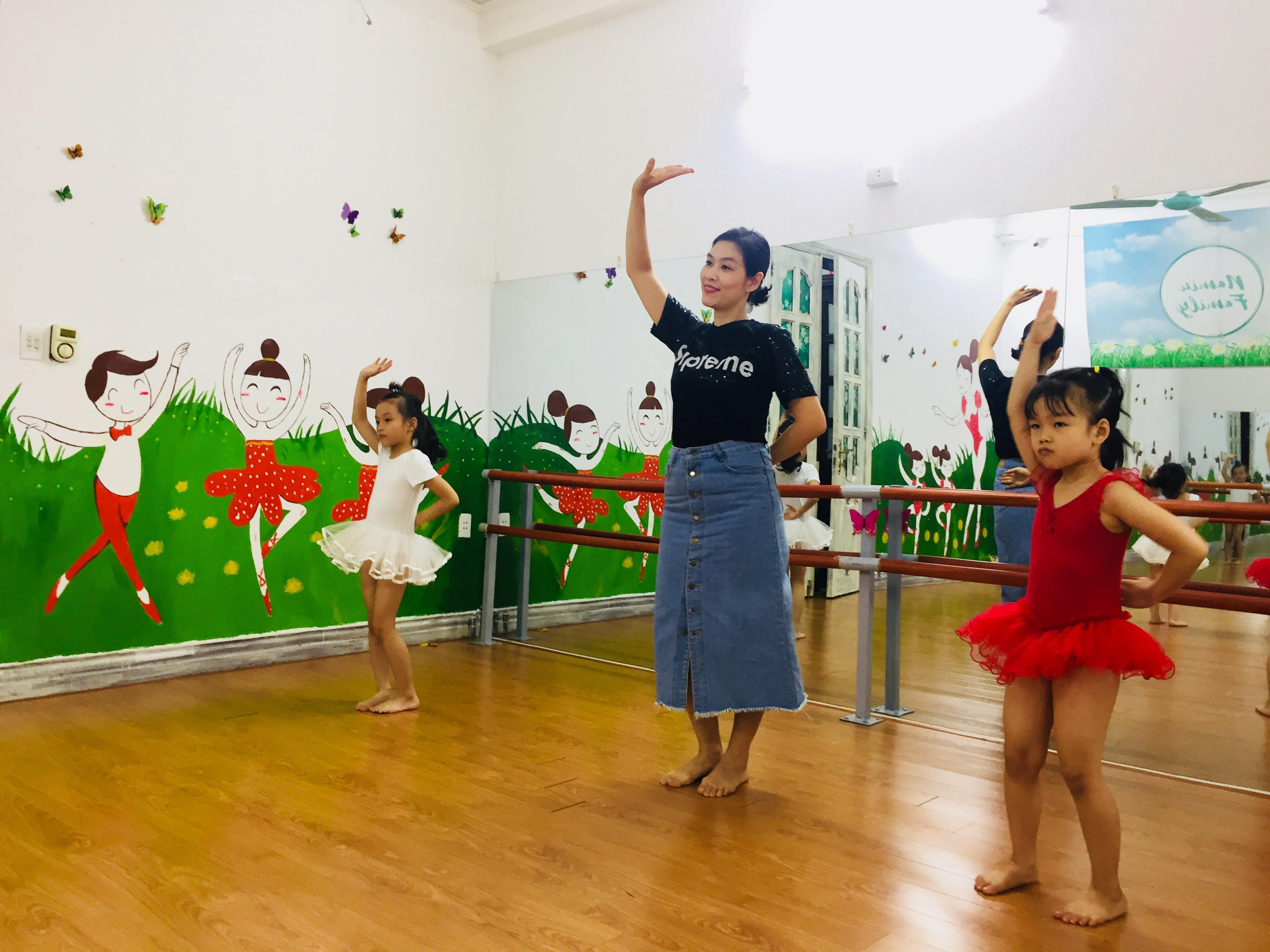 Diễn vi&ecirc;n H&agrave; Hương: Cũng giống như c&ocirc; Nguyệt, t&ocirc;i đến với kinh doanh như một c&aacute;i duy&ecirc;n