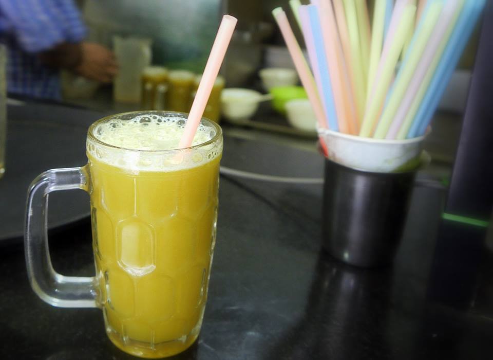 Mở qu&aacute;n nước m&iacute;a với chi ph&iacute; khoảng10 triệu đồng, mỗi ng&agrave;y nắng n&oacute;ng l&atilde;i 2 triệu đồng