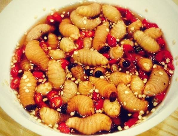 Bỏ mặc lệnh cấm, đu&ocirc;ng dừa vẫn tr&agrave;n ngập chợ online