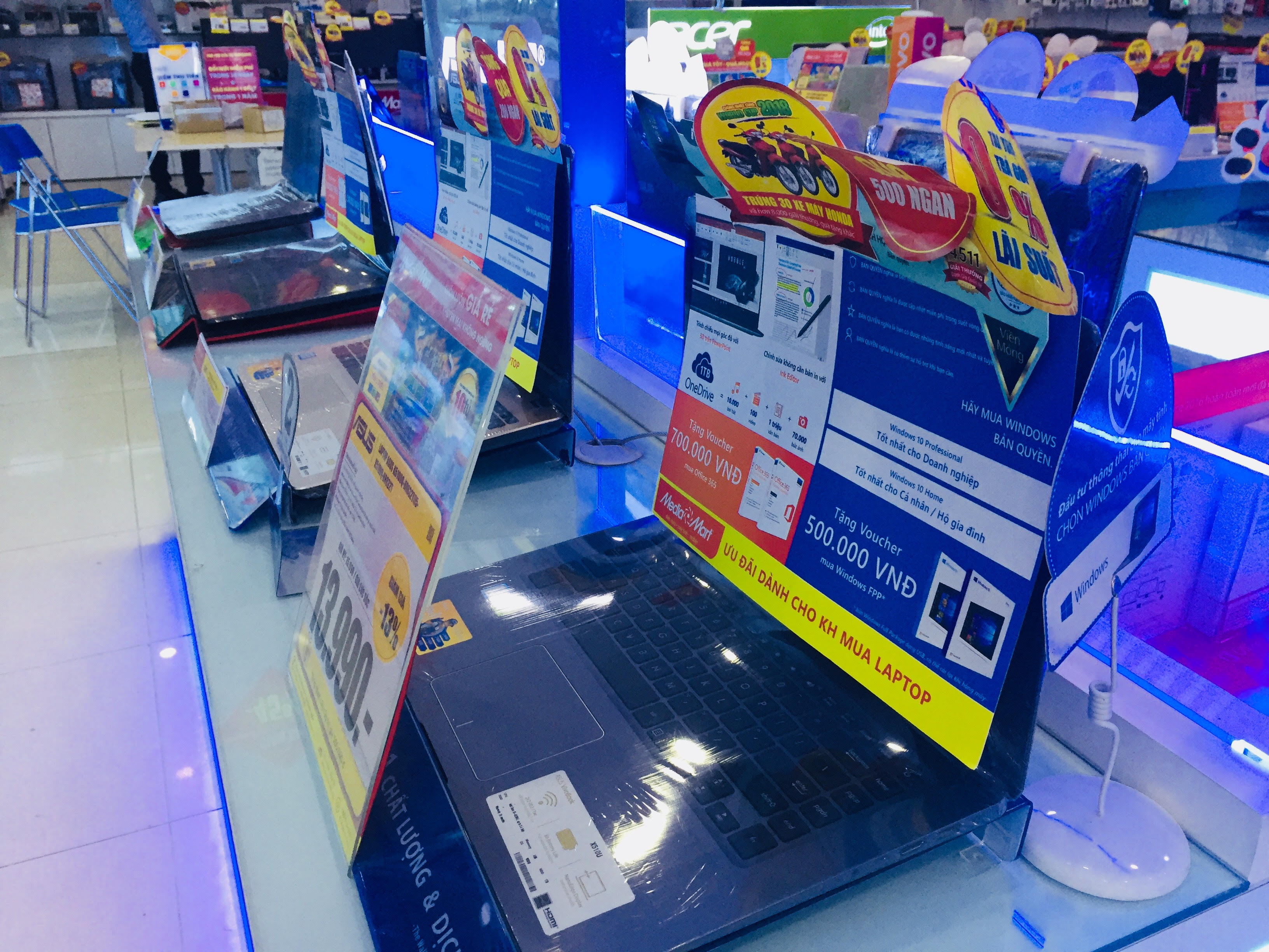 Thị trường laptop &lsquo;ảm đạm&rsquo;, c&aacute;c si&ecirc;u thị điện m&aacute;y thi nhau tung &lsquo;chi&ecirc;u&rsquo; để k&iacute;ch cầu