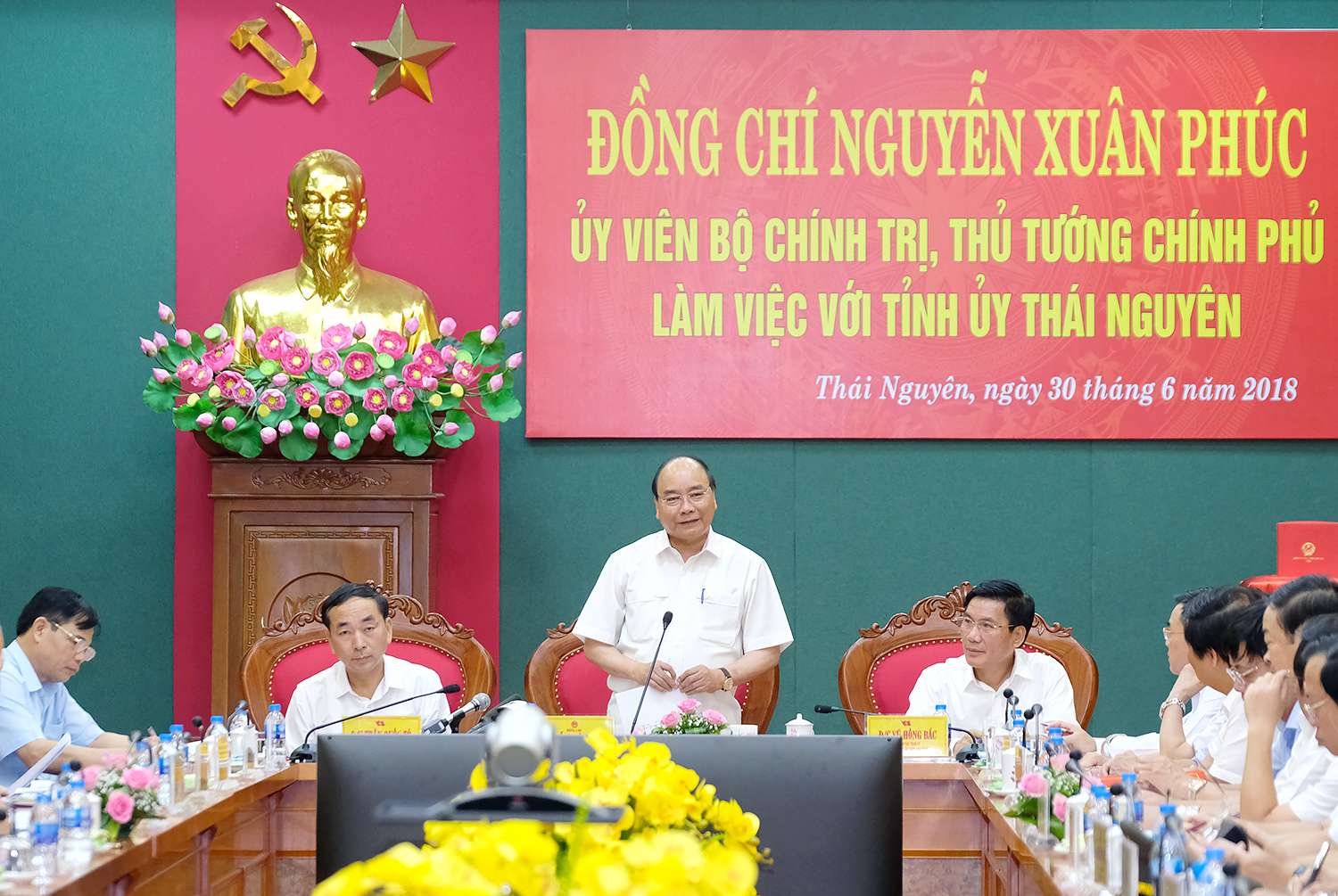Thủ tướng: Th&aacute;i Nguy&ecirc;n cần đưa ch&egrave; tham gia chuỗi gi&aacute; trị to&agrave;n cầu