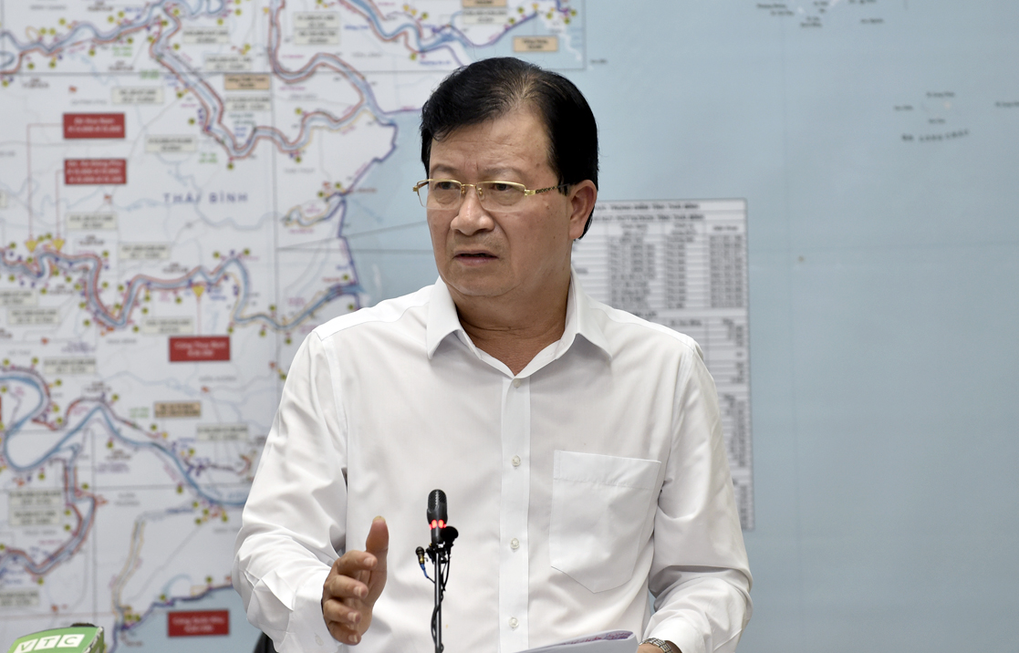  Ph&oacute; Thủ tướng Trịnh Đ&igrave;nh Dũng chỉ đạo đối ph&oacute; với hai &aacute;p thấp nhiệt đới tr&ecirc;n biển Đ&ocirc;ng