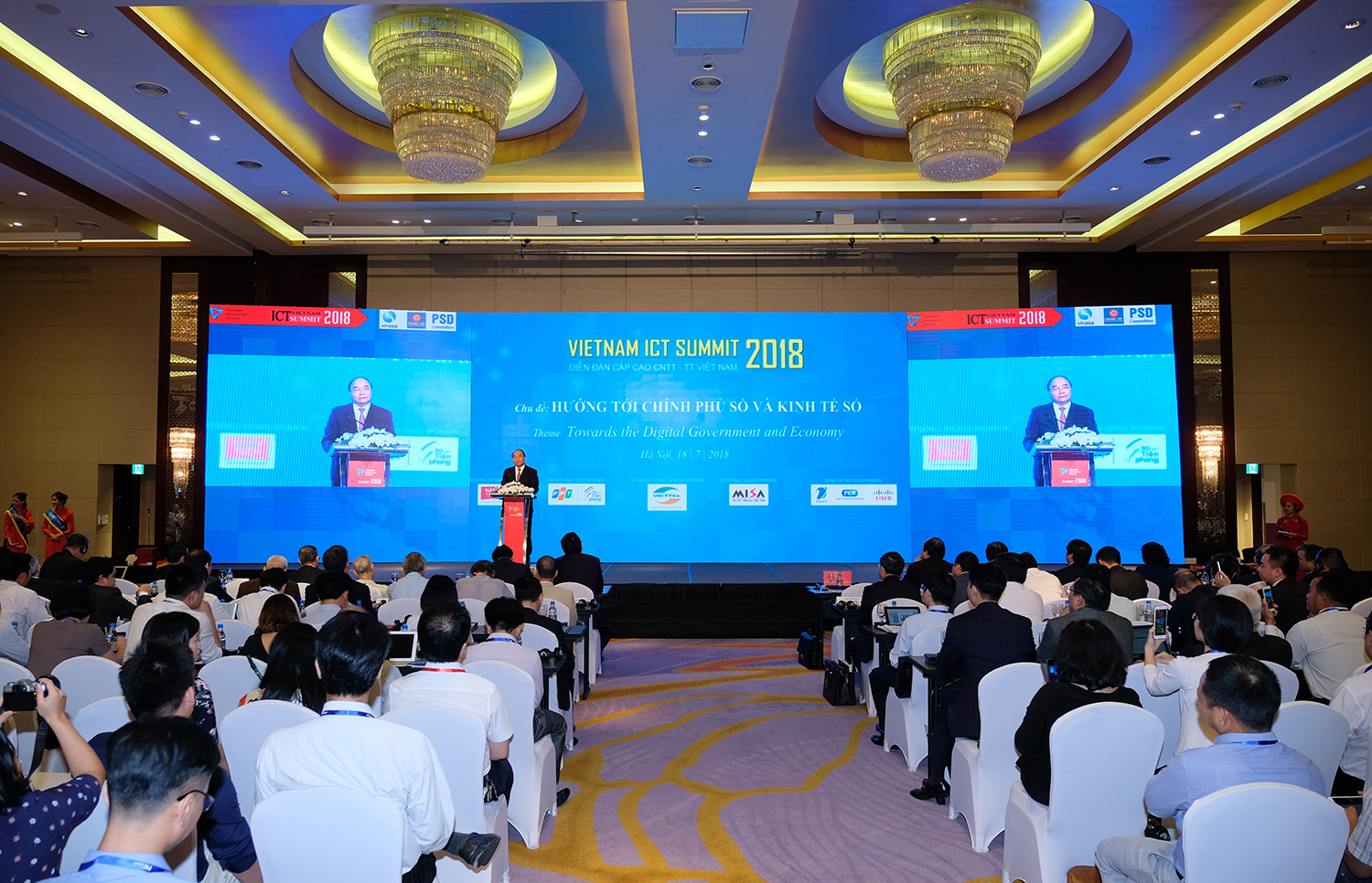 Thủ tướng: CMCN 4.0 mở ra thời đại mới trong tiến tr&igrave;nh ph&aacute;t triển của nh&acirc;n loại