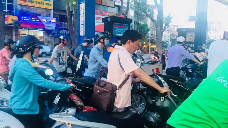 N&oacute;ng: Gi&aacute; dầu giảm từ 15 giờ chiều nay