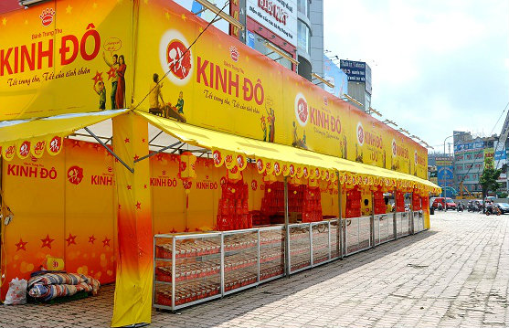 Thị trường b&aacute;nh trung thu đầu m&ugrave;a: Nhiều mẫu b&aacute;nh độc đ&aacute;o nhưng sức mua chưa cao