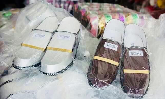 'C&uacute;ng c&ocirc; hồn' bằng si&ecirc;u xe r&aacute;t v&agrave;ng, biệt thự 'khủng', quần &aacute;o thời trang h&agrave;ng hiệu 