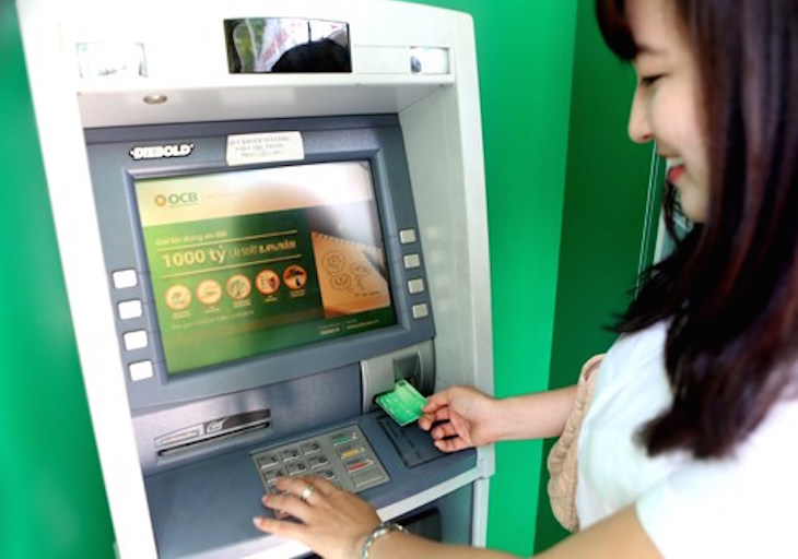 Ng&acirc;n h&agrave;ng Nh&agrave; nước y&ecirc;u cầu giảm hạn mức r&uacute;t tiền qua ATM trong khung giờ 23h - 5h