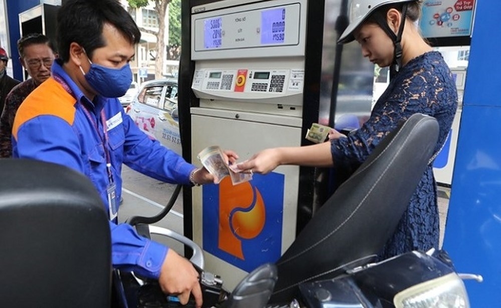 N&oacute;ng: Chiều nay, gi&aacute; xăng giảm mạnh?