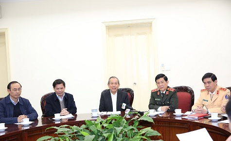 Ph&oacute; Thủ tướng Trương H&ograve;a B&igrave;nh: Phải xử l&yacute; nghi&ecirc;m việc kh&ocirc;ng đội mũ bảo hiểm dịp Tết Nguy&ecirc;n đ&aacute;n