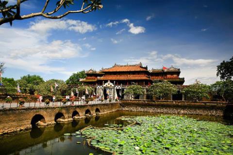 Thủ tướng c&ugrave;ng 19 tỉnh, th&agrave;nh miền Trung, T&acirc;y Nguy&ecirc;n b&agrave;n ph&aacute;t triển du lịch
