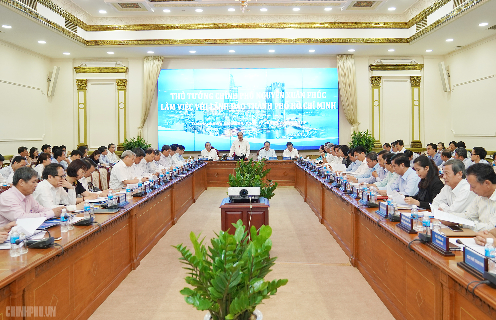Thủ tướng: TPHCM cần tiếp tục bứt ph&aacute;, đ&oacute;ng g&oacute;p 23-25% GDP cả nước