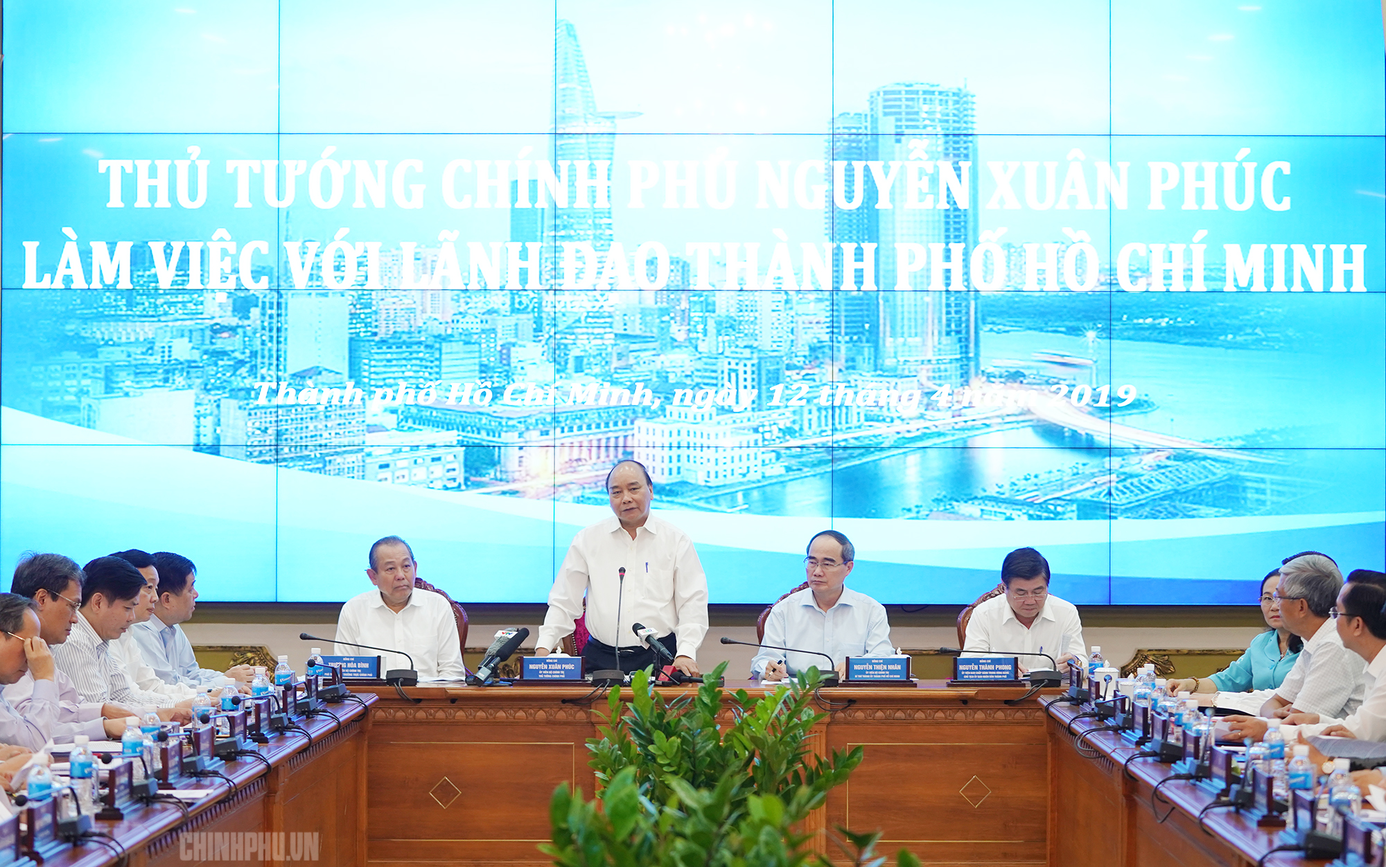 Thủ tướng: TPHCM cần tiếp tục bứt ph&aacute;, đ&oacute;ng g&oacute;p 23-25% GDP cả nước