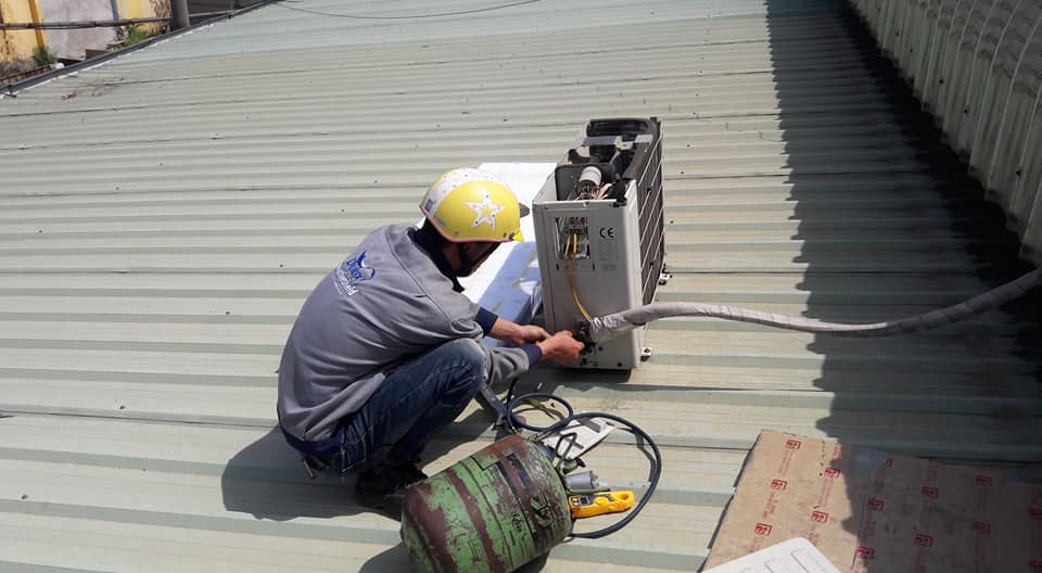 Những điều người d&ugrave;ng cần biết khi nạp gas điều h&ograve;a để tr&aacute;nh bị thợ &lsquo;chặt ch&eacute;m&rsquo;