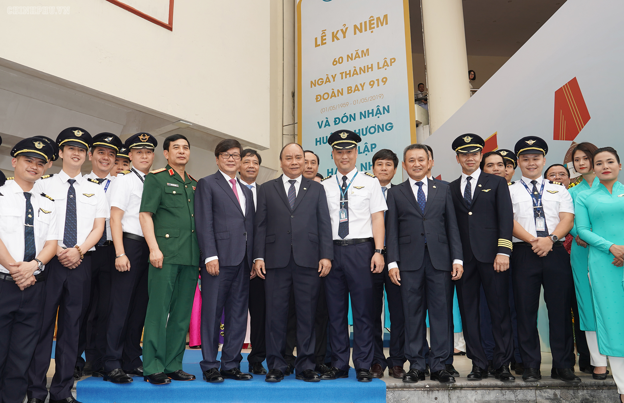Thủ tướng mong muốn Vietnam Airlines sớm trở th&agrave;nh h&atilde;ng h&agrave;ng kh&ocirc;ng 5 sao
