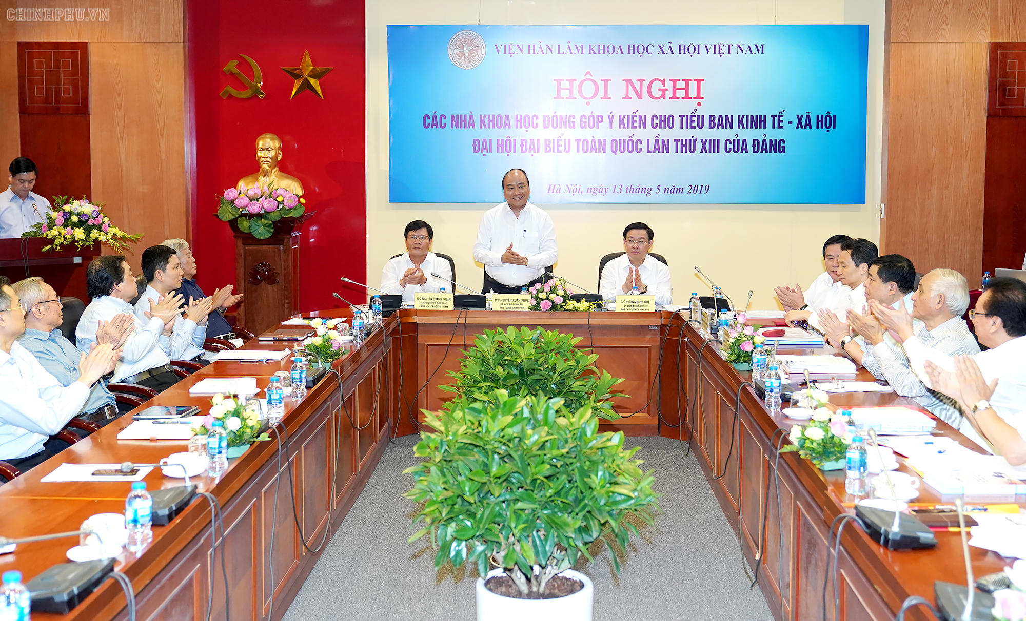 Thủ tướng nghe c&aacute;c nh&agrave; khoa học g&oacute;p &yacute; Chiến lược 10 năm, Kế hoạch 5 năm