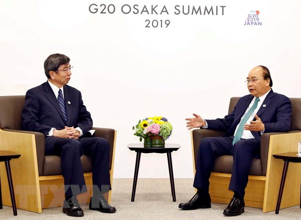 Chủ tịch ADB Takehiko Nakao (tr&aacute;i) hội kiến Thủ tướng Việt Nam Nguyễn Xu&acirc;n Ph&uacute;c (phải)  b&ecirc;n lề Hội nghị Thượng đỉnh c&aacute;c nh&agrave; l&atilde;nh đạo G20 tại Osaka 