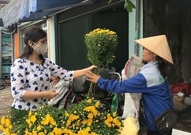 Lễ Vu lan: Gi&aacute; hoa tươi tăng mạnh 