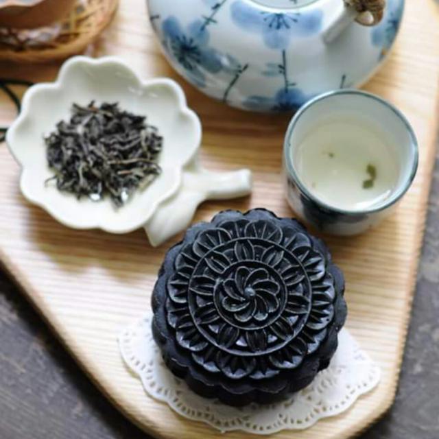 Tết Trung thu: B&aacute;nh Trung thu độc, lạ h&uacute;t kh&aacute;ch