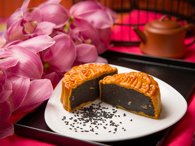 Tết Trung thu: B&aacute;nh Trung thu chay đắt kh&aacute;ch