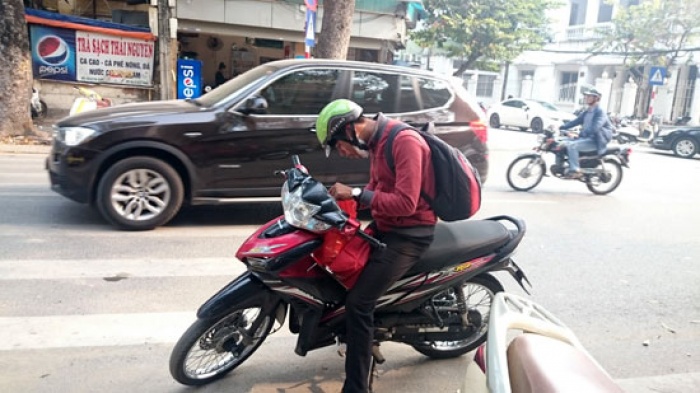 Xe &ocirc;m, shipper ở H&agrave; Nội sẽ phải 'đeo thẻ h&agrave;nh nghề'?