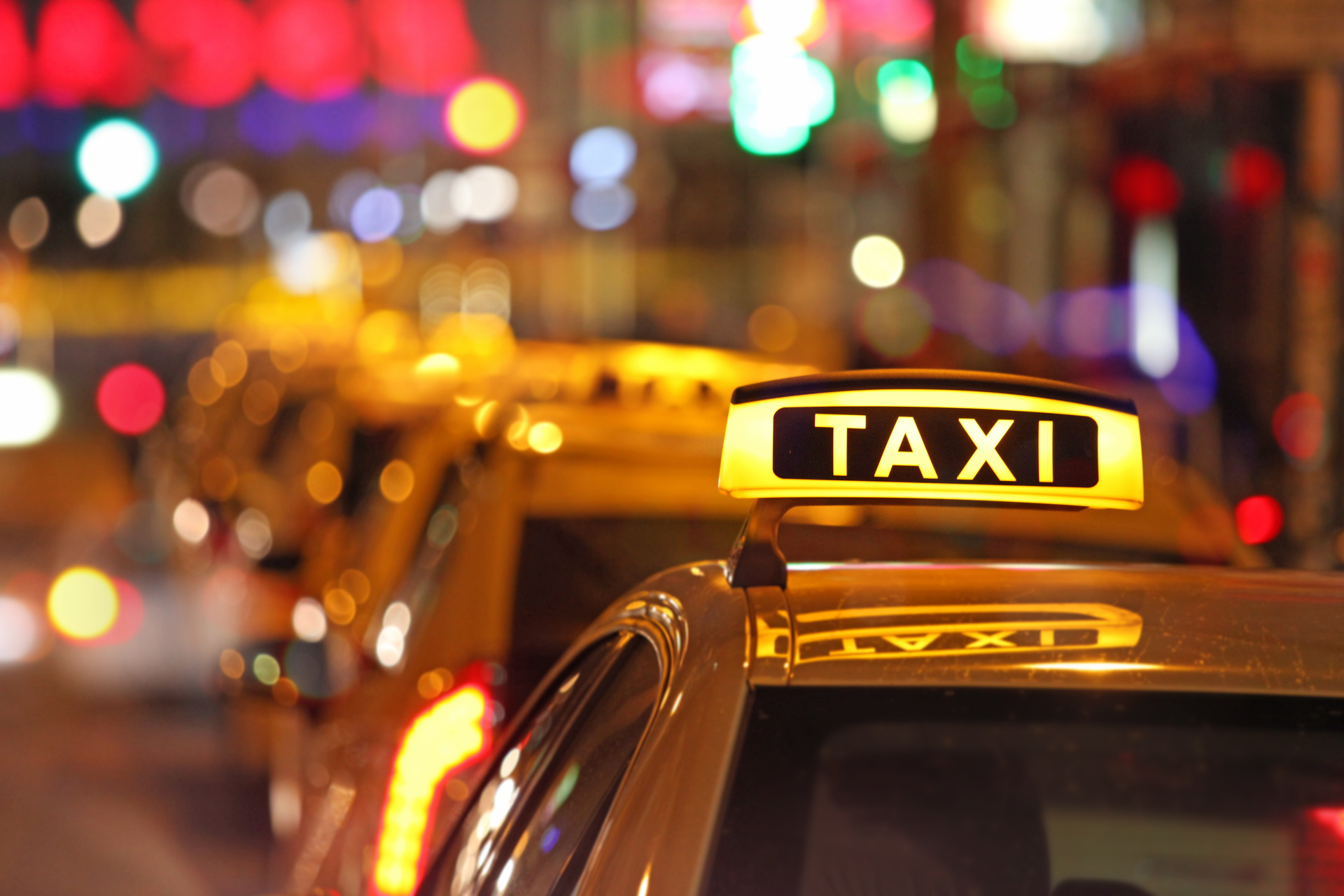 Taxi H&agrave; Nội sẽ phải mặc 'đồng phục' 