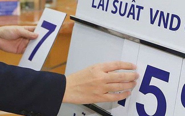 L&atilde;i suất tiết kiệm tại ng&acirc;n h&agrave;ng đ&atilde; l&ecirc;n hơn 8%/năm
