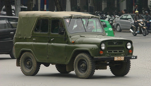 Xe UAZ gi&aacute; chỉ từ 10 triệu đồng b&aacute;n tại Việt  Nam