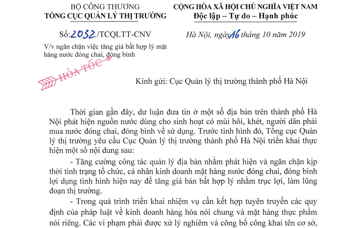 Cụ thể, trong c&ocirc;ng văn Tổng cục Quản l&yacute; thị trường y&ecirc;u cầu Cục Quản l&yacute; thị trường th&agrave;nh phố H&agrave; Nội tăng cường c&ocirc;ng t&aacute;c quản l&yacute; địa b&agrave;n nhằm ph&aacute;t hiện v&agrave; ngăn chặn kịp thời t&igrave;nh trạng tổ chức, c&aacute; nh&acirc;n kinh doanh mặt h&agrave;ng nước đ&oacute;ng chai, đ&oacute;ng b&igrave;nh lợi dụng t&igrave;nh h&igrave;nh hiện nay để tăng gi&aacute; b&aacute;n bất hợp l&yacute; nhằm trục lợi, l&agrave;m lũng đoạn thị trường.     C&ocirc;ng văn hoả tốc chỉ đạo Cục QLTT H&agrave; Nội của Tổng cục QLTT  C&ugrave;ng với đ&oacute;, trong qu&aacute; tr&igrave;nh triển khai nhiệm vụ cần kết hợp tuy&ecirc;n truyền c&aacute;c quy định của ph&aacute;p luật về kinh doanh h&agrave;ng h&oacute;a n&oacute;i chung v&agrave; mặt h&agrave;ng 13Win OKVIP Cá cược bóng đá n&oacute;i ri&ecirc;ng. C&aacute;c vi phạm phải được xử l&yacute; nghi&ecirc;m v&agrave; c&ocirc;ng bố c&ocirc;ng khai t&ecirc;n cơ sở, địa chỉ, loại sản phẩm vi phạm tr&ecirc;n c&aacute;c phương tiện th&ocirc;ng tin đại ch&uacute;ng theo quy định của ph&aacute;p luật.     Nước đ&oacute;ng b&igrave;nh được nhiều gia đ&igrave;nh sử dụng như một h&igrave;nh thức cứu c&aacute;nh những ng&agrave;y qua  Trước đ&oacute;, những ng&agrave;y qua, người d&acirc;n tại một số khu vực tr&ecirc;n địa b&agrave;n thủ đ&ocirc; ph&aacute;t hiện nước sinh hoạt c&oacute; m&ugrave;i kh&eacute;t nồng nặc. Trong khi chờ kết quả x&eacute;t nghiệm về chất lượng nguồn nước nơi m&igrave;nh sinh sống, nhiều gia đ&igrave;nh đ&atilde; chuyển sang mua nước đ&oacute;ng b&igrave;nh về sử dụng nấu nướng thay v&igrave; d&ugrave;ng nước m&aacute;y như trước.   Hiện tượng nước sạch s&ocirc;ng Đ&agrave; c&oacute; m&ugrave;i lạ xuất hiện từ ng&agrave;y 10/10 ở nhiều quận ở H&agrave; Nội như Thanh Xu&acirc;n, Ho&agrave;ng Mai, Nam Từ Li&ecirc;m... Kết quả x&eacute;t nghiệm x&aacute;c định m&ugrave;i lạ trong nước li&ecirc;n quan đến chất Styren, chất n&agrave;y c&oacute; tỷ lệ cao hơn 1,3 - 3,6 lần so với mức b&igrave;nh thường.  H&agrave; Nội cũng khuyến c&aacute;o mọi người d&acirc;n sử dụng nước thuộc v&ugrave;ng do C&ocirc;ng ty cổ phần Viwaco, C&ocirc;ng ty TNHH MTV nước sạch H&agrave; Đ&ocirc;ng cung cấp, ''chỉ n&ecirc;n d&ugrave;ng nguồn nước n&agrave;y để tắm giặt, kh&ocirc;ng sử dụng để nấu ăn, uống''.