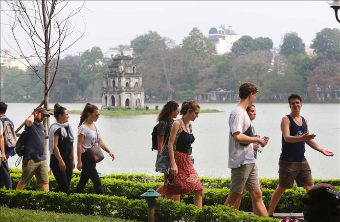Th&aacute;ng 10 H&agrave; Nội đ&oacute;n gần 2,3 triệu kh&aacute;ch du lịch