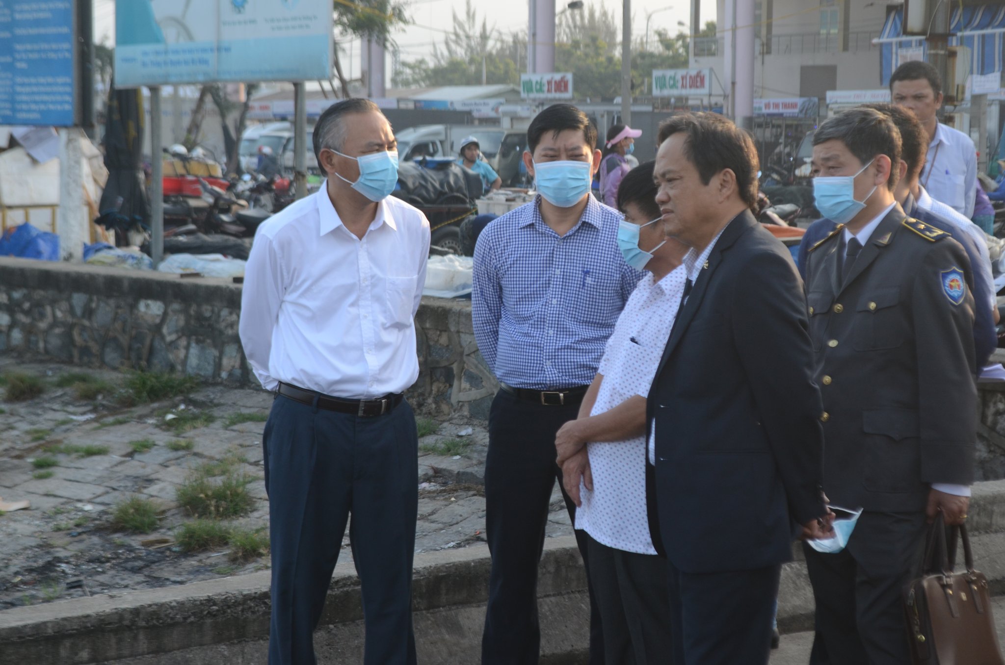 Đo&agrave;n c&ocirc;ng t&aacute;c Bộ NN&PTNT kiểm tra tại &acirc;u thuyền Thọ Quang, TP. Đ&agrave; Nẵng. Ảnh: VGP