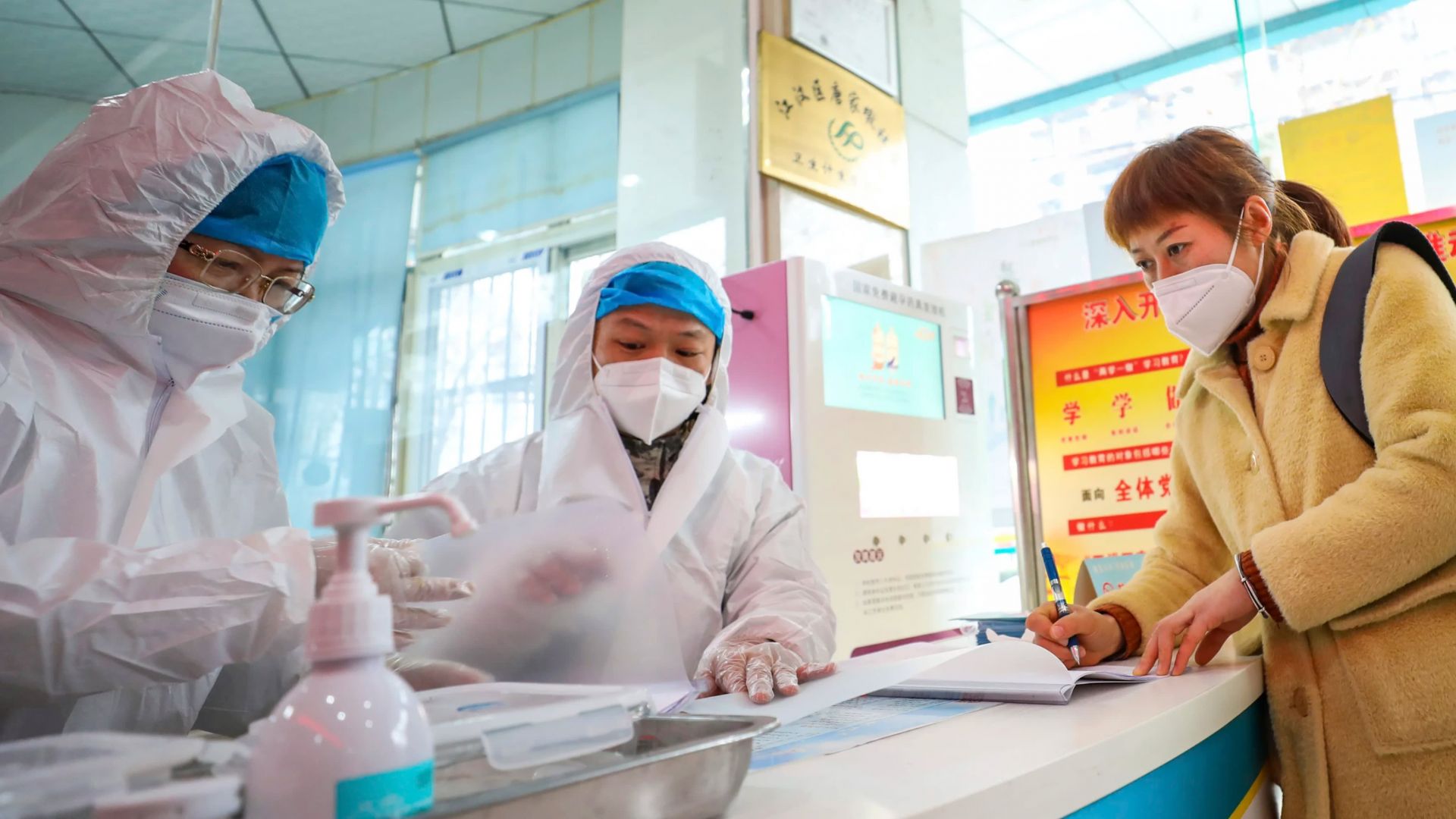 ADB: Covid-19 c&oacute; thể l&agrave;m giảm 0,4% GDP to&agrave;n cầu