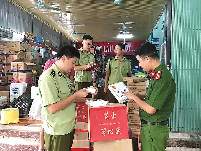 Dịch bệnh Covid-19: QLTT xử l&yacute; 28 vụ vi phạm một ng&agrave;y