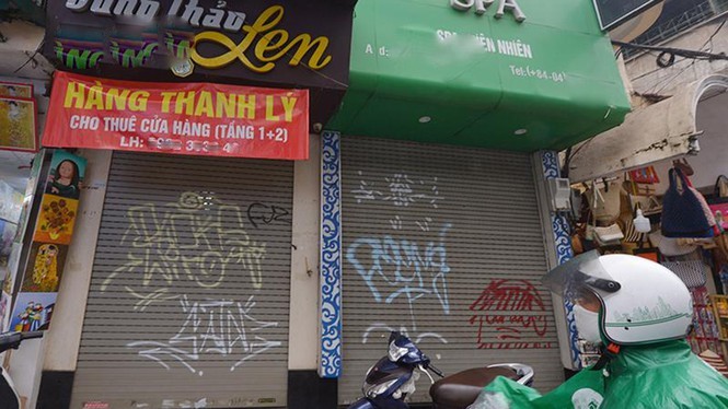 Dịch bệnh khiến nhiều hộ kinh doanh đ&oacute;ng cửa h&agrave;ng v&agrave; c&acirc;u chuyện giảm thuế, gi&aacute; thu&ecirc; mặt bằng