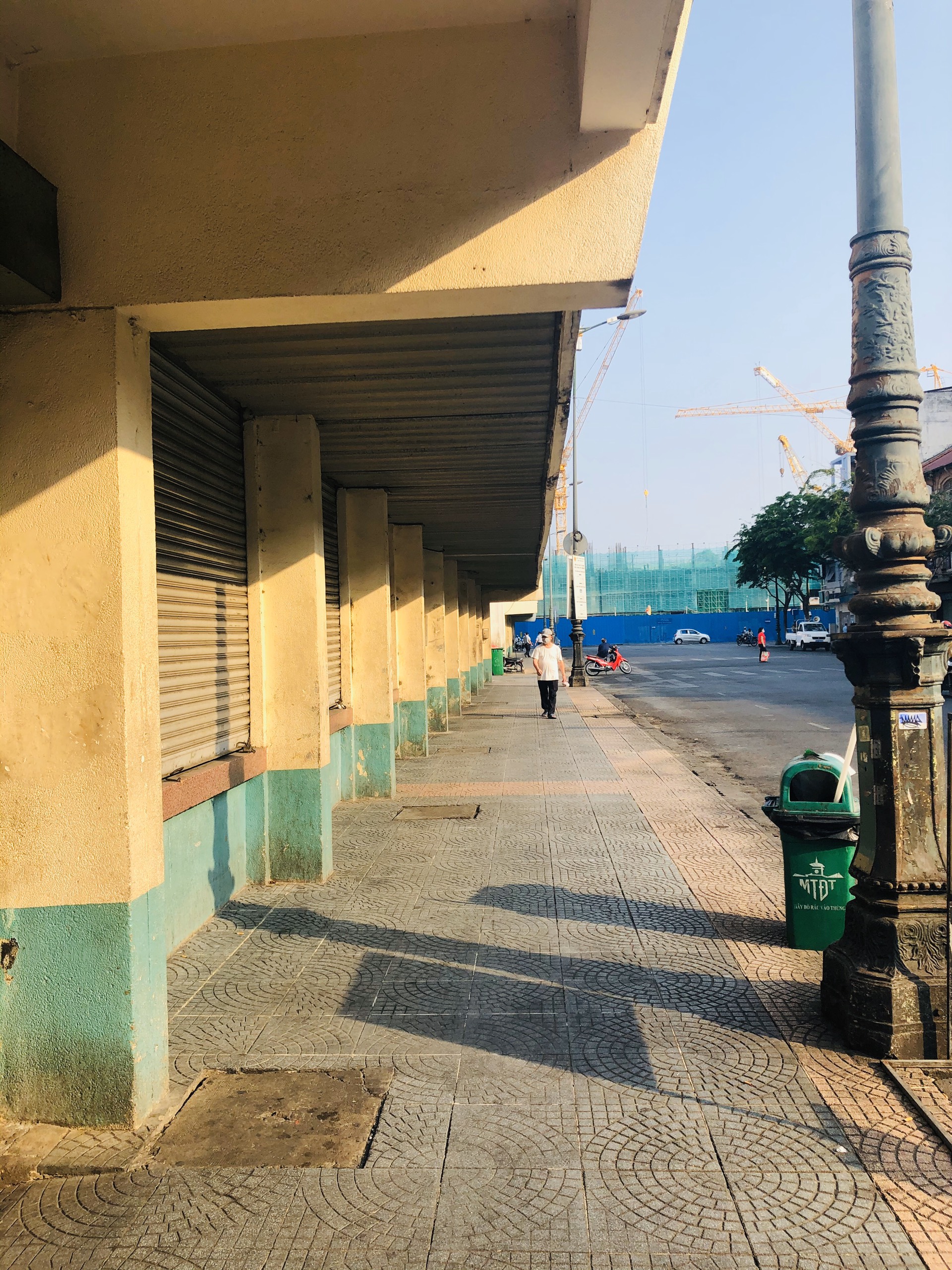 Cảnh tượng đ&igrave;u hiu chưa từng thấy tại khu chợ sầm uất nhất S&agrave;i G&ograve;n