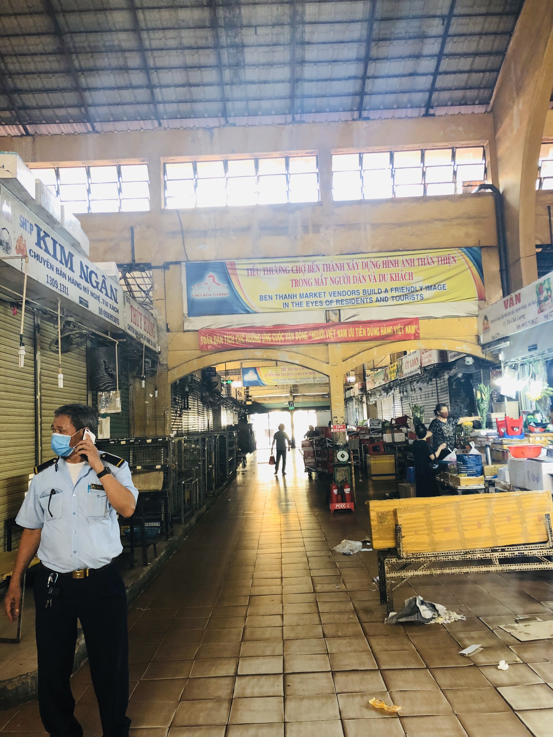 Cảnh tượng đ&igrave;u hiu chưa từng thấy tại khu chợ sầm uất nhất S&agrave;i G&ograve;n