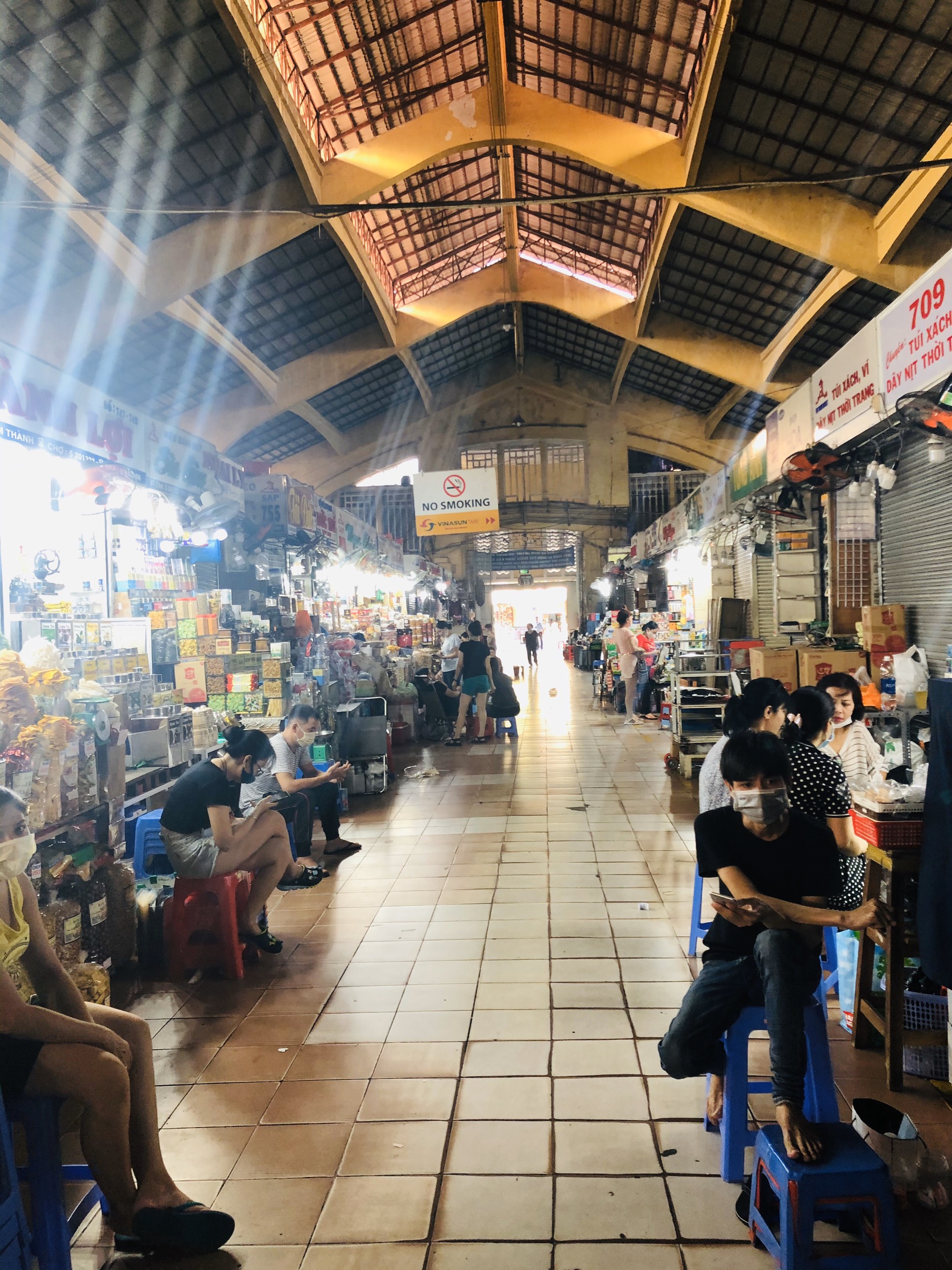 Cảnh tượng đ&igrave;u hiu chưa từng thấy tại khu chợ sầm uất nhất S&agrave;i G&ograve;n
