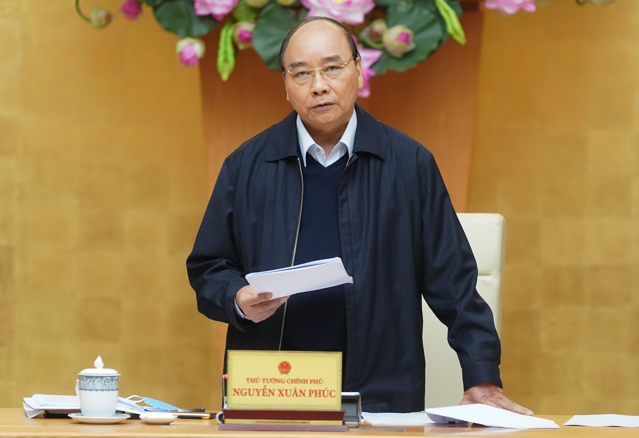 Thủ tướng y&ecirc;u cầu l&agrave;m nhanh g&oacute;i hỗ trợ v&igrave; 'cuộc sống người d&acirc;n kh&ocirc;ng thể chờ đợi hơn'