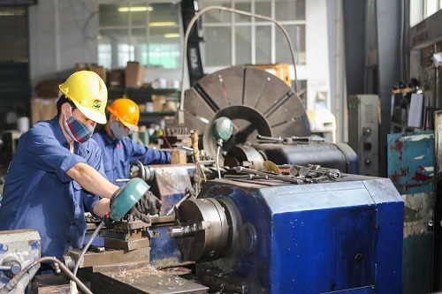 &Ocirc;ng B&ugrave;i Xu&acirc;n Li&ecirc;n Gi&aacute;m đốc C&ocirc;ng ty TNHH Lắp m&aacute;y B&igrave;nh Minh cho hay, ISO 31000:2018 g&oacute;p phần th&uacute;c đẩy sự ph&aacute;t triển bền vững của c&ocirc;ng ty suốt nhiều năm qua. ISO 31000:2018 được &aacute;p dụng kh&ocirc;ng chỉ gi&uacute;p C&ocirc;ng ty hạn chế được rủi ro, tr&aacute;nh l&atilde;ng ph&iacute; m&agrave; c&ograve;n n&acirc;ng cao tay nghề của c&aacute;n bộ, c&ocirc;ng nh&acirc;n vi&ecirc;n c&ocirc;ng ty, gi&uacute;p m&ocirc;i trường l&agrave;m việc chuy&ecirc;n nghiệp v&agrave; hiệu quả cao. 