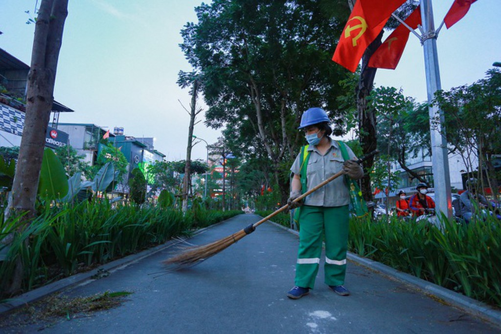Ngỡ ng&agrave;ng m&agrave;n &lsquo;lột x&aacute;c&rsquo; từ mương bẩn th&agrave;nh con phố đi bộ thơ mộng giữa thủ đ&ocirc;