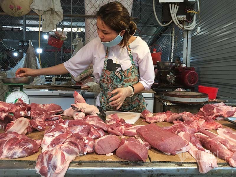 Thịt lợn tăng gi&aacute;, người d&acirc;n chọn thịt g&agrave;, c&aacute; thay bữa ăn h&agrave;ng ng&agrave;y