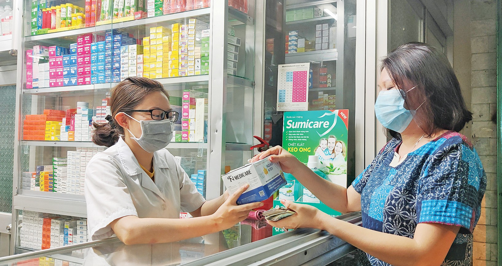 Gi&aacute; khẩu trang y tế b&igrave;nh ổn chỉ 50.000 đồng một hộp 