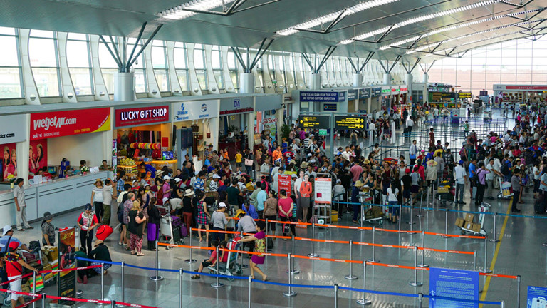 Gi&aacute; v&eacute; m&aacute;y bay cao trở lại