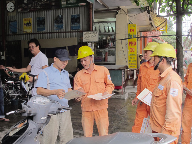 Nắng n&oacute;ng, lượng điện ti&ecirc;u thụ ng&agrave;y h&ocirc;m qua đạt con số kỉ lục