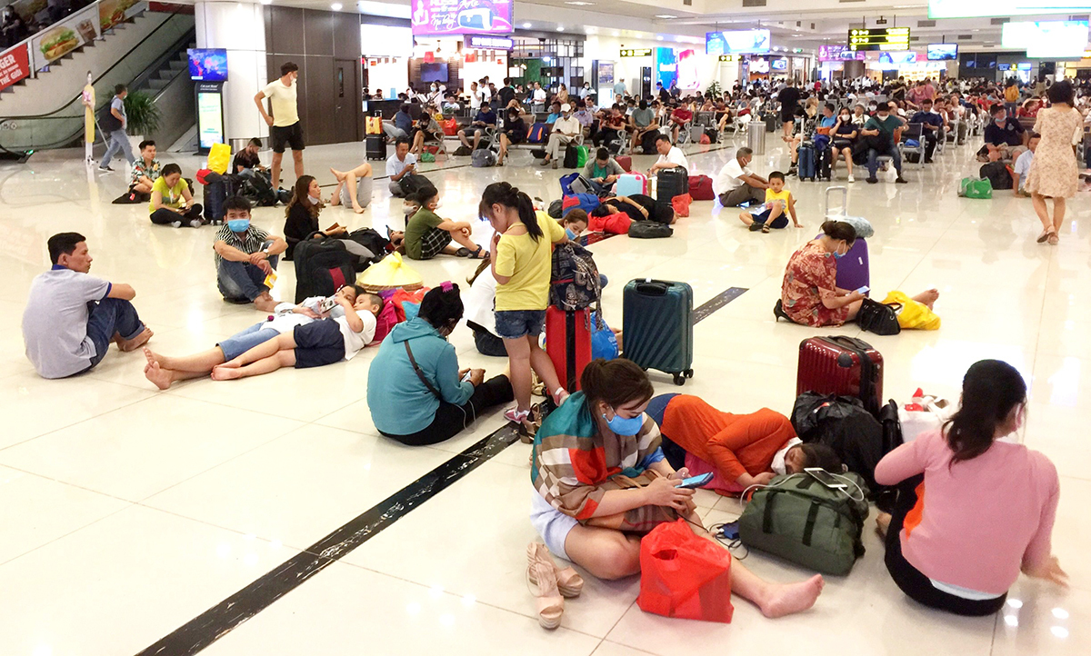H&agrave;ng loạt chuyến bay delay: Bộ trưởng GTVT chỉ đạo n&oacute;ng