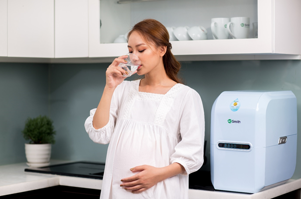 Người d&acirc;n &lsquo;đổ x&ocirc;&rsquo; đi mua m&aacute;y lọc nước gia đ&igrave;nh trong ng&agrave;y h&egrave;