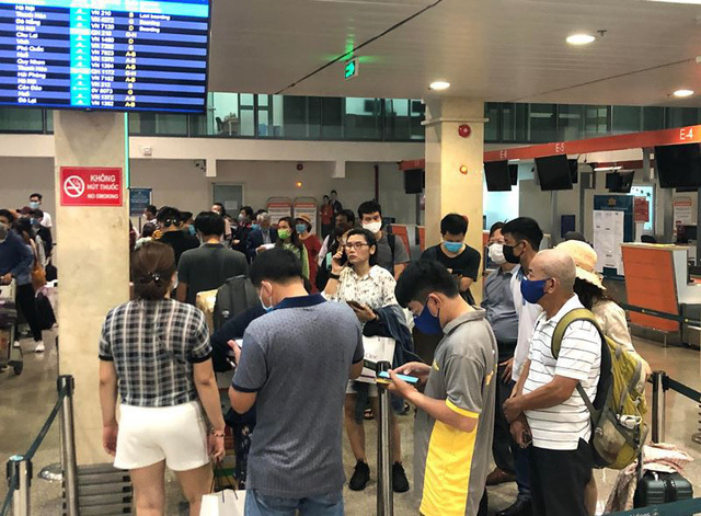 Gi&aacute; v&eacute; m&aacute;y bay cao ngang dịp Tết, cảnh b&aacute;o lừa đảo khi mua combo du lịch