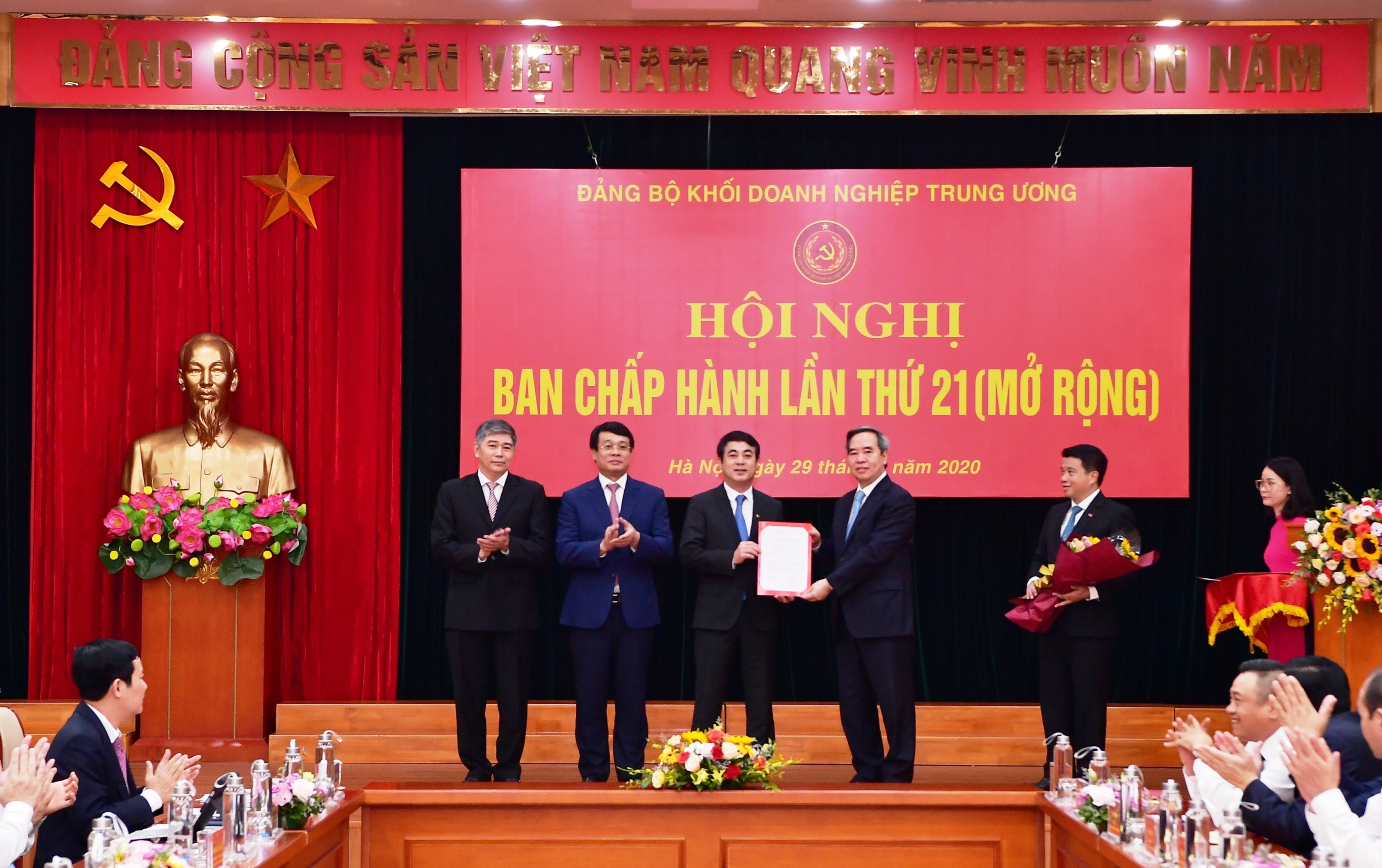 Chủ tịch HĐQT Vietcombank giữ chức  Ủy vi&ecirc;n Ban Thường vụ Đảng ủy Khối DNTW