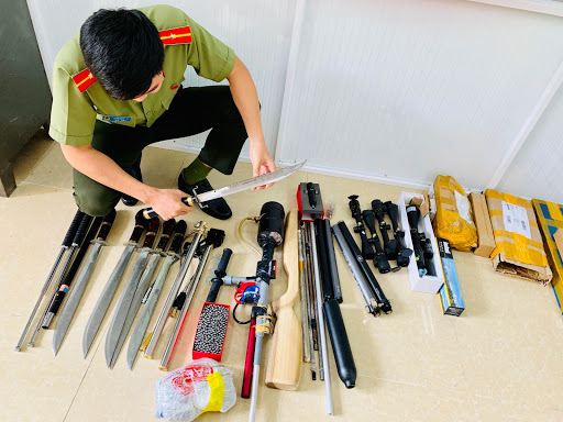 Xử l&yacute; những kẻ rao b&aacute;n vũ kh&iacute; tr&ecirc;n mạng