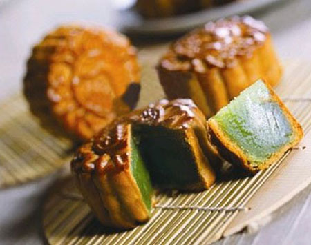 B&aacute;nh Trung thu nh&acirc;n cốm h&uacute;t kh&aacute;ch