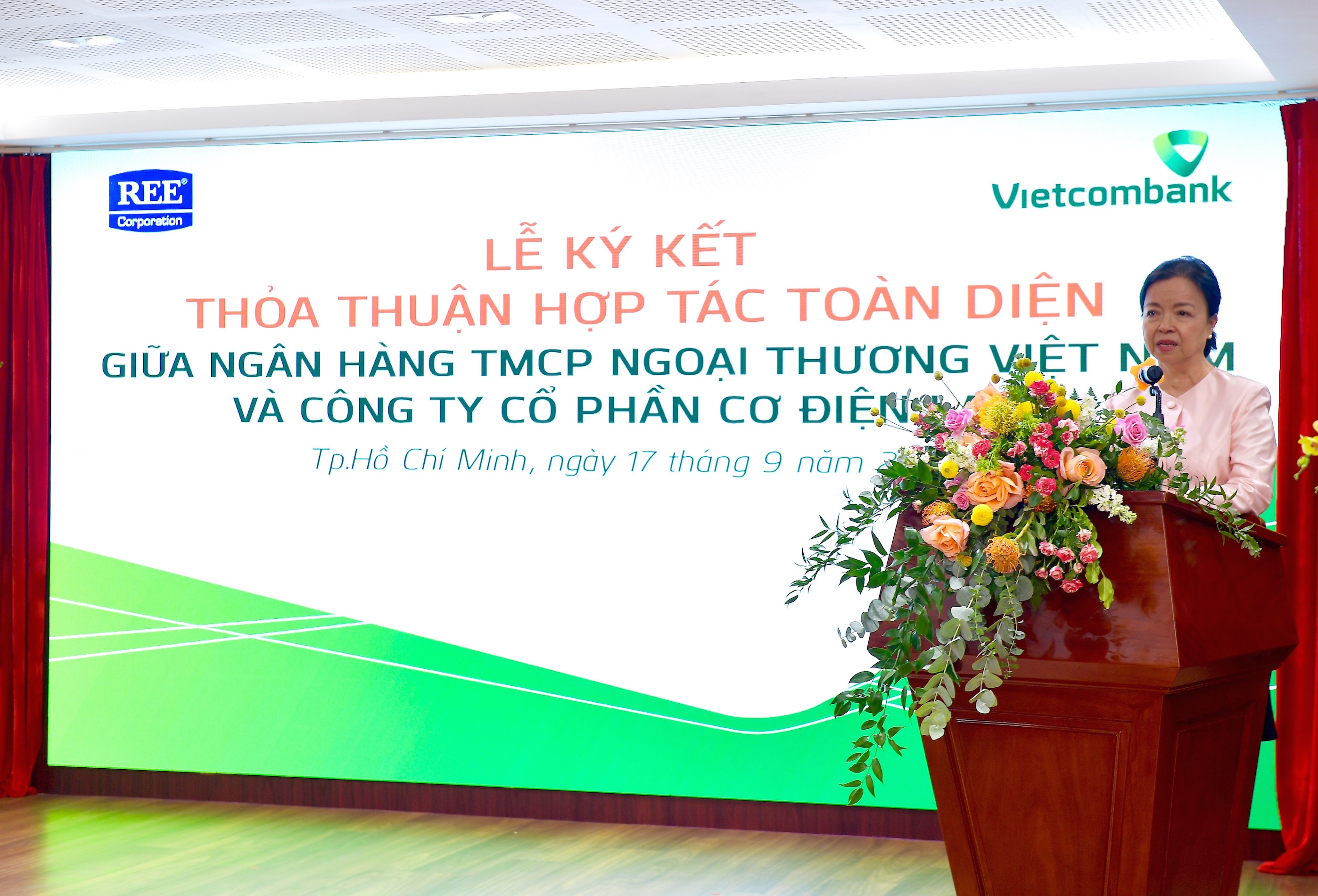 Vietcombank k&yacute; kết Thoả thuận Hợp t&aacute;c to&agrave;n diện v&agrave; Hợp đồng t&iacute;n dụng t&agrave;i trợ Dự &aacute;n nh&agrave; m&aacute;y điện gi&oacute; số 3 (48MW) tại tỉnh Tr&agrave; Vinh với C&ocirc;ng ty Cổ phần Cơ Điện Lạnh (REE Corporation)